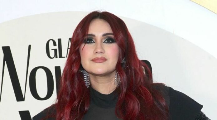 Dulce María, exintegrante de RBD marca su evolución artística con “Jaula de oro”, un tema que abre paso a su próximo álbum como solista.