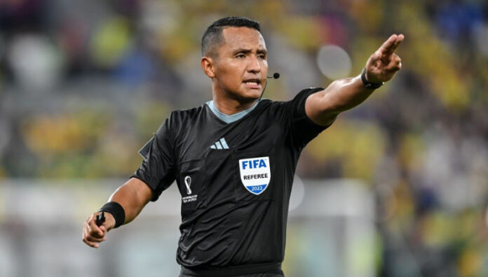 Iván Barton árbitro salvadoreño en el Mundial de Clubes Iván Barton fue designado por la FIFA para dirigir el encuentro entre los brasileños e ingleses en el Mundial de Clubes.