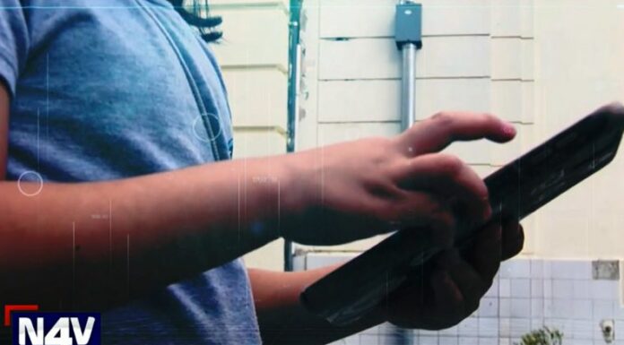 Expertos afirman que el uso excesivo de pantallas conduce a problemas socioemocionales en los menores, entre ellos mal comportamiento.