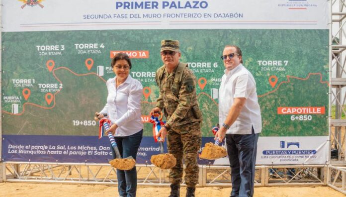 República Dominicana inició la construcción de la segunda fase del muro fronterizo con Haití República Dominicana inició la construcción de la segunda fase del muro fronterizo con Haití, un proyecto que comenzó en 2021.