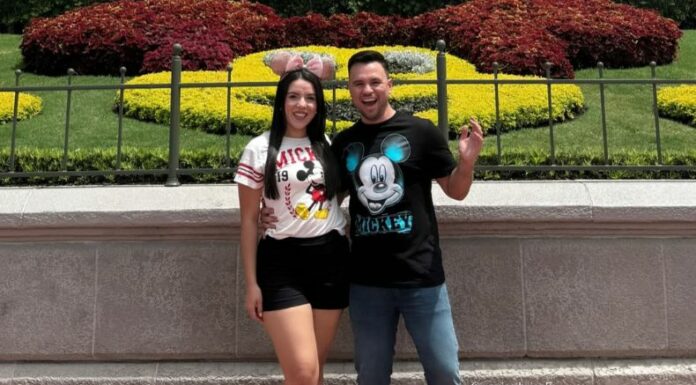 Los presentadores de TCS se encuentran de vacaciones en Walt Disney World y lo comparten con alegría en sus redes sociales.