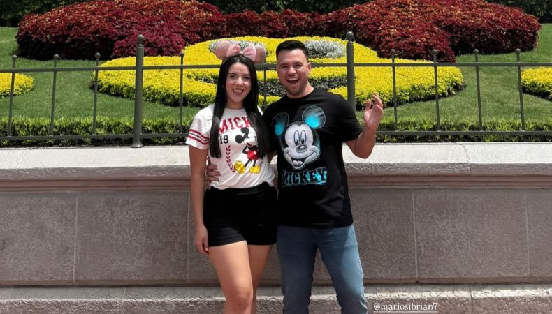 Mario Sibrián y Mishelle Murga se toman un merecido descanso en Disney Los presentadores de TCS se encuentran de vacaciones en Walt Disney World y lo comparten con alegría en sus redes sociales.