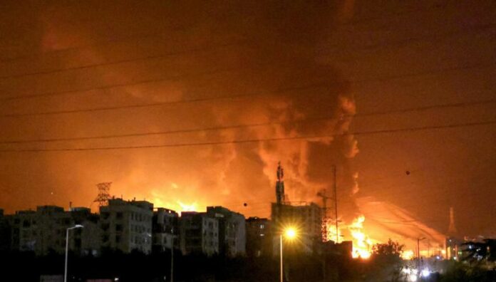 Catar afirma que interceptó misiles contra base estadounidense Catar afirmó que interceptó misiles iraníes lanzados contra la base estadounidense situada en su territorio.