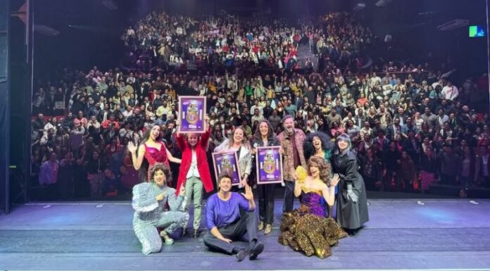 Pandora anuncia el lanzamiento de un libro autobiográfico, un nuevo EP, una nueva canción y un concierto en la Ciudad de México.