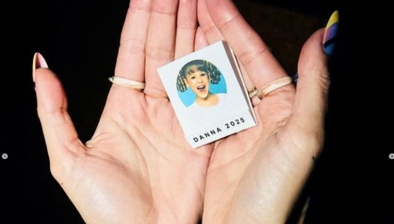 Danna Paola festejó su cumpleaños rodeada de sus seres queridos y dio un homenaje a la telenovela que marcó el inicio de su carrera como actriz.