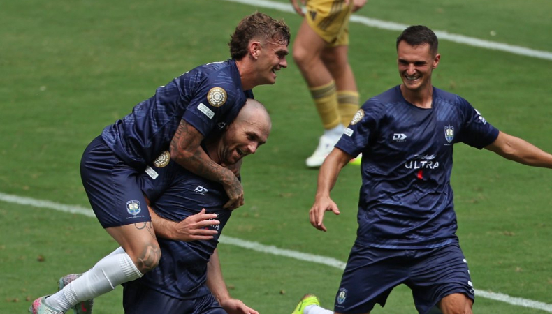 Christian Gray, el maestro que anotó un gol en el Mundial de Clubes Christian Gray juega en el Auckland City de Nueva Zelanda y anotó el gol del empate ante Boca Juniors de Argentina.