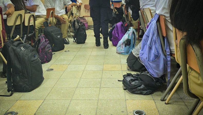 Desmantelan presunta nueva pandilla en formación en institutos nacionales Autoridades desmantelaron este martes una presunta nueva pandilla en formación en varios institutos nacionales de San Salvador.