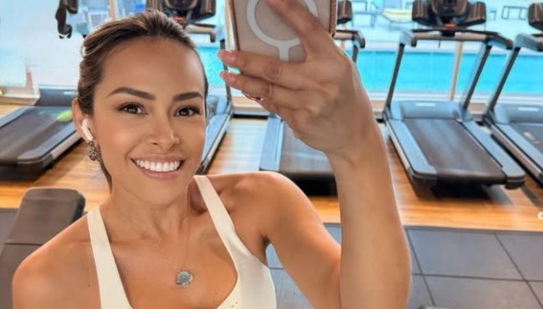 Luciana Sandoval compartió que está volviendo poco a poco al ejercicio. Desde un hotel en Houston, mostró cómo combina descanso y actividad física.