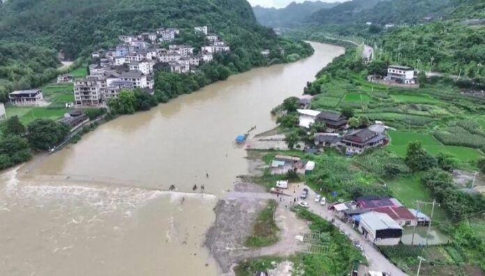 Más de 80,000 evacuados por inundaciones en el suroeste de China Más de 80,000 personas debieron abandonar sus casas debido a inundaciones en la provincia de Guizhou, China.