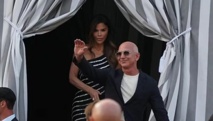 Venecia se viste de lujo ¡Jeff Bezos y Lauren Sánchez se casan! Jeff Bezos y Lauren Sánchez ya recibieron a los primeros invitados. Según fuentes la lista de invitados es de 200 personas, poco a poco se dan a conocer quienes formarán parte de este gran evento.