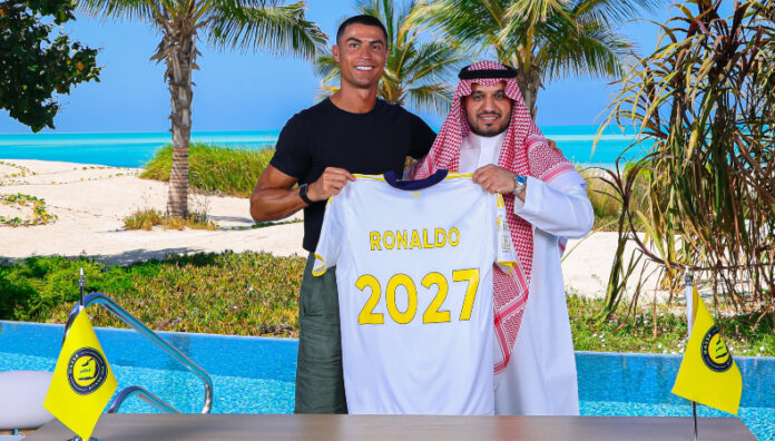 Cristiano Ronaldo renueva dos años más con el Al Nassr Cristiano Ronaldo decidió continuar con el Al Nassr pese a los rumores de una posible salida del fútbol árabe.