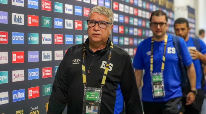 El técnico de la Selecta, Hernán “Bolillo” Gómez aseguró que existe la posibilidad de nacionalizar futbolista de cara a la eliminatoria.