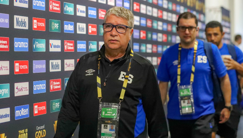 El técnico de la Selecta, Hernán “Bolillo” Gómez aseguró que existe la posibilidad de nacionalizar futbolista de cara a la eliminatoria.