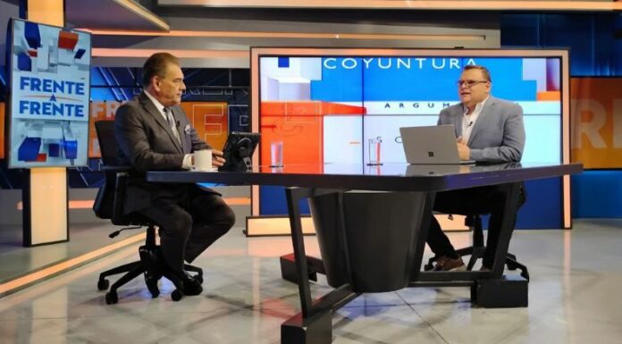 Experto en IA alerta que, debido a esto, los jóvenes están dejando de tener pensamiento crítico y si esta sustituye, es la nueva mediocridad.