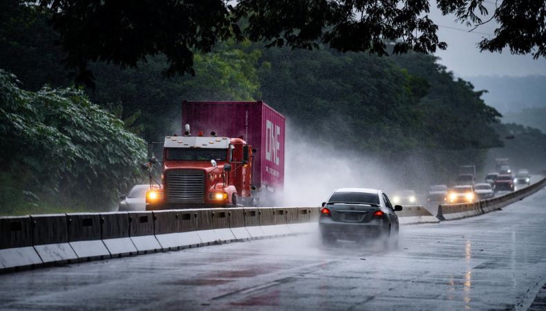 El MARN advierte sobre lluvias y tormentas para este día debido a que continúa la influencia de una onda tropical.