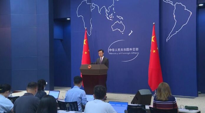 China anunció un acuerdo comercial con EE. UU., que implica el retiro de restricciones por parte de Washington y la revisión de exportaciones por Pekín.