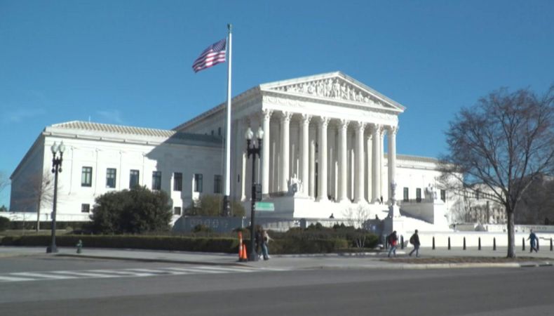 Con esta decisión, la máxima instancia judicial de EE.UU. impulsa la orden de Trump que elimina la ciudadanía por nacimiento.