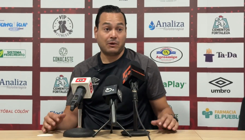 El mexicano Cristian Flores fue presentado como nuevo técnico de Club Deportivo FAS para el Torneo Apertura 2025.