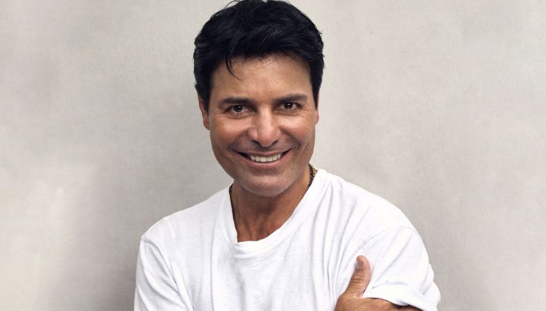 Chayanne está de fiesta hoy por su cumpleaños número 57 y bromeó sobre su famoso título de “papá de Latinoamérica”.