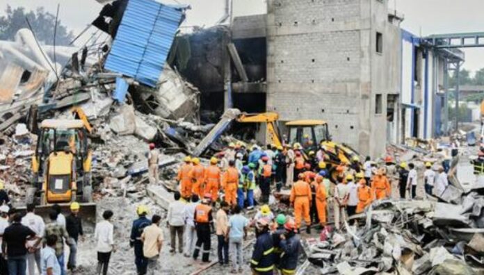 Más de 30 fallecidos en explosión de planta química en India Las autoridades continúan investigando el origen de la explosión de la planta química. Las víctimas mortales ya sobrepasan las 30.