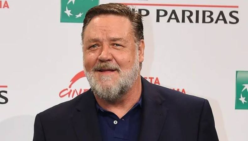 Russel Crowe, de 61 años, sorprendió con un notable cambio físico que lo hace lucir rejuvenecido y enérgico.