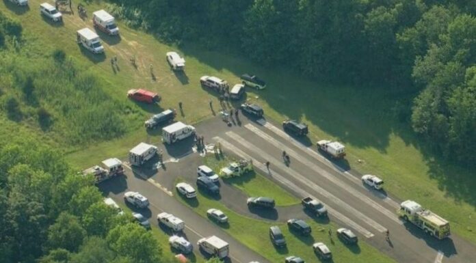 Un avión con varios pasajeros a bordo se estrelló este miércoles en el aeropuerto Cross Keys en Nueva Jersey, Estados Unidos.