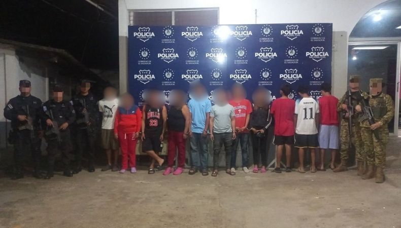 Autoridades detuvieron a 11 personas, incluidos tres menores, por intentar reorganizar la pandilla 18 Sureños en Ahuachapán.
