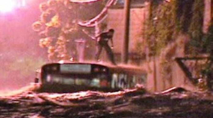 Un día como hoy, hace 17 años, la colonia Málaga vivió una tragedia: un bus fue arrastrado por el río Arenal, dejando 32 personas fallecidas.