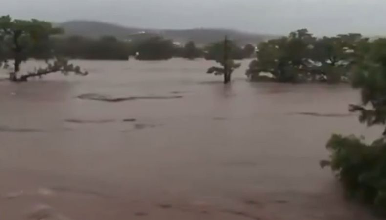 Al menos 13 personas fallecieron y más de 20 están desaparecidas luego que se registraran lluvias repentinas en Texas, Estados Unidos.