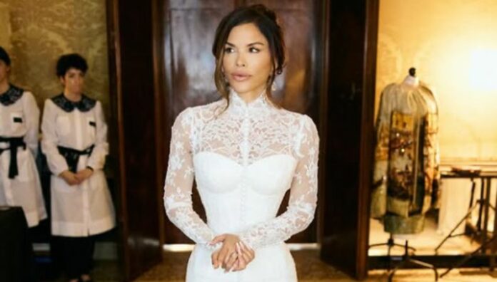 Durante las fastuosas celebraciones por su boda con Jeff Bezos, Lauren Sánchez lució 27 vestidos. Al final del evento, uno de ellos desapareció sin dejar rastro, generando especulaciones sobre un posible robo.