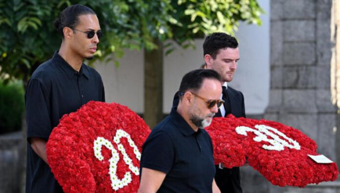 Los jugadores del Liverpool y compañeros de la selección de Portugal asistieron al funeral de Diogo Jota y su hermano.