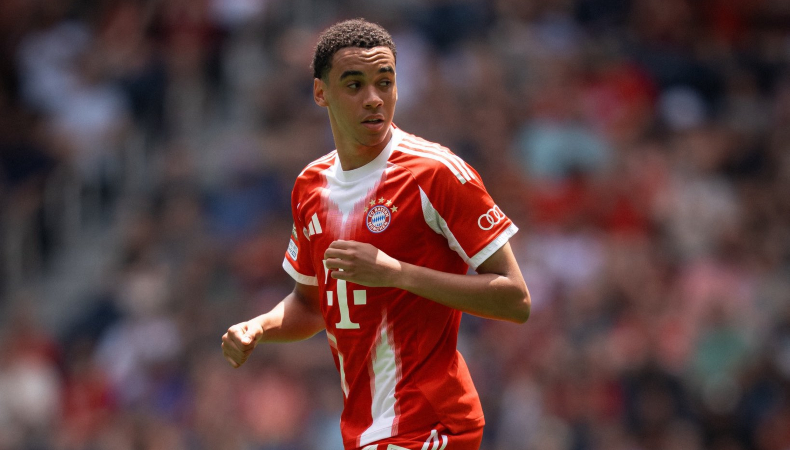 Jamal Musiala salió lesionado sobre el final del primer tiempo en el encuentro de cuartos de final ante el PSG.