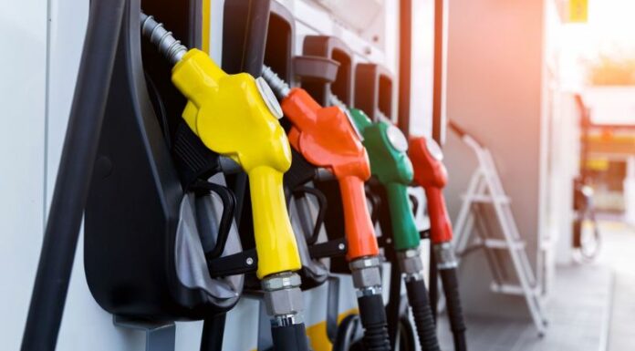 La Dirección General de Energía, Hidrocarburos y Minas publicó los respectivos precios de los combustibles vigentes a partir de mañana.