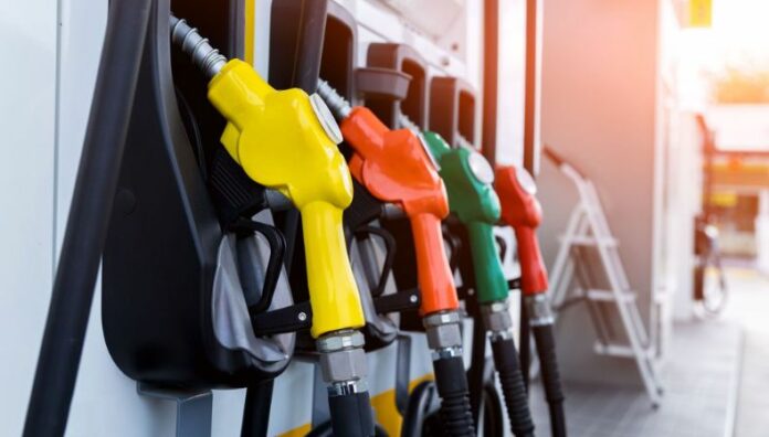 Precios de los combustibles aumentarán hasta $0.07 a partir de mañana La Dirección General de Energía, Hidrocarburos y Minas publicó los respectivos precios de los combustibles vigentes a partir de mañana.