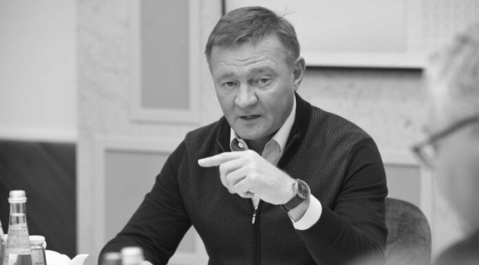 Medios rusos indican que Roman Starovoit se suicidó tras ser destituido en medio de una crisis aérea por ataques de drones ucranianos.