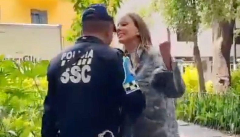 La actriz y modelo argentina Ximena Pichel se viralizó rápidamente en redes sociales, tras protagonizar un escándalo al insultar con expresiones racistas a un agente de tránsito en la Ciudad de México. El video del altercado, ocurrido en la colonia Condesa, desató una ola de críticas, memes y llamados a sancionar legalmente su conducta.