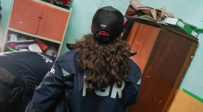 La Fiscalía informó sobre la detención de varias personas a quienes se les vincula con 53 casos de estafa.