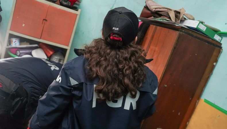 La Fiscalía informó sobre la detención de varias personas a quienes se les vincula con 53 casos de estafa.