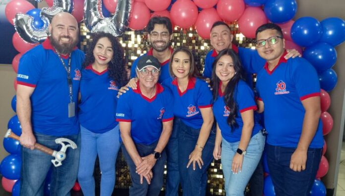 ¡Radio Qué Buena! La radio que se volvió adulta sin perder su esencia La emisora salvadoreña cumple tres décadas llevando música grupera y tropical a miles de oyentes. Este 8 de julio lo celebra junto a artistas nacionales y con una transmisión especial desde su cabina.