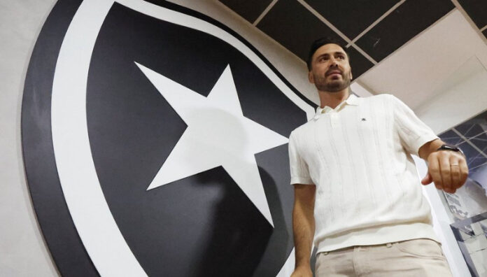 Botafogo ficha al hijo de Ancelotti como su nuevo técnico Davide Ancelotti se convirtió en el nuevo director técnico del Botafogo tras el Mundial de Clubes de la FIFA.