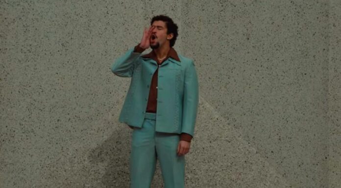 El artista estrenó el video oficial de “NuevaYol”, una canción con crítica social que respalda a la comunidad migrante latina en Estados Unidos.