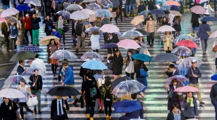 Japón y China mantienen alertas activas debido a las intensas lluvias, aumentando el riesgo de inundaciones en varias zonas de ambos países.