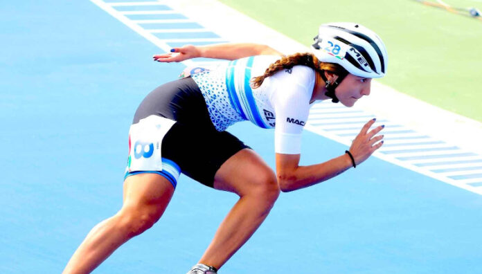 Ivonne Nóchez gana medalla de Oro en Campeonato Panamericano La patinadora salvadoreña, Ivonne Nóchez compitió en 200 metros meta contra meta en la categoría senior de Velocidad de Clubes y Naciones.