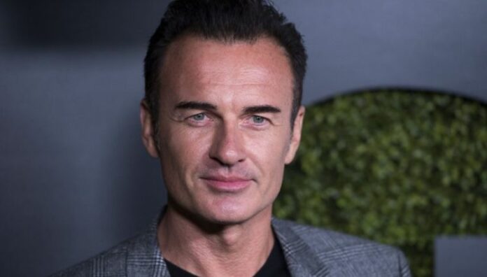 Esta fue la causa de la muerte del actor Julian McMahon Julian McMahon, actor australiano conocido mundialmente por sus actuaciones en las series “Charmed” y “Nip/Tuck”, murió el pasado 2 de julio a los 55 años.