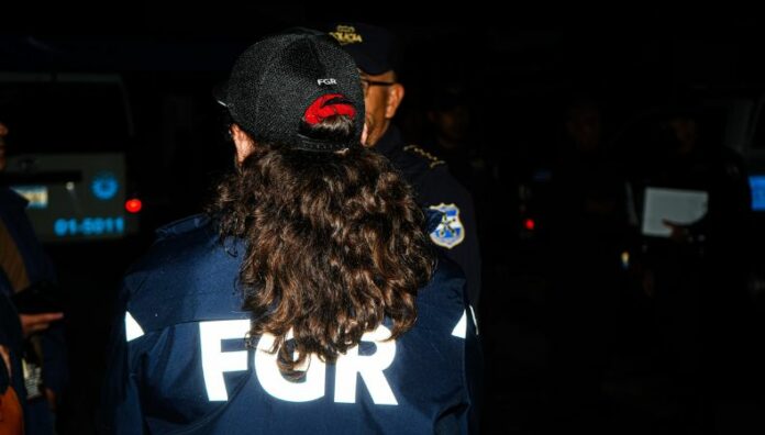 Desmantelan estructura dedicada al hurto a través de medios informáticos Según las investigaciones, la estructura se dedicaba a hurtar dinero de cuentas bancarias a través de medios informáticos.