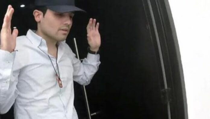 Ovidio Guzmán, hijo del Chapo se declara culpable por narcotráfico Ovidio Guzmán, está acusado de conspirar en empresa criminal continuada, importar y distribuir fentanilo y usar armas de fuego.