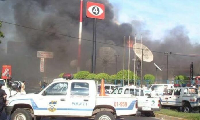 Hace 23 años se incendió el Canal 4 El fuego que consumió las instalaciones de canal 4 el 11 de julio de 2002 empezó a las 3:30 de la tarde por un cortocircuito.