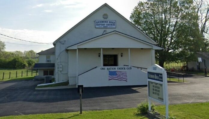 Varios heridos en tiroteo dentro de iglesia en Kentucky, EE. UU. Un tiroteo en una iglesia de Kentucky, EE. UU., dejó varios heridos. El sospechoso murió tras enfrentar a la policía.