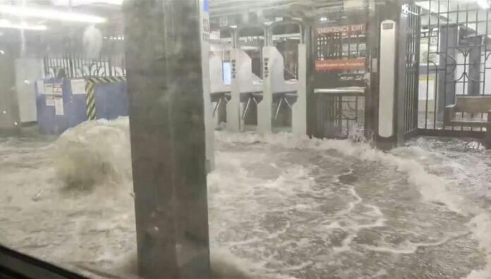 Inundaciones repentinas provocan caos en el noreste de EE. UU. Lluvias intensas azotaron el noreste de Estados Unidos, provocando inundaciones repentinas en zonas de Nueva York y Nueva Jersey.