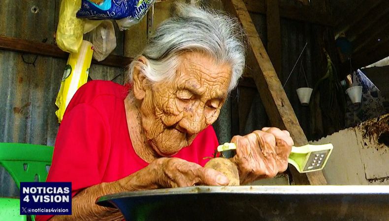 ¡Una santaneca de 106 años! una historia llena de experiencias Sara Martínez es una santaneca que llegó a los 106 años y asegura que ha disfrutado cada etapa de su vida.
